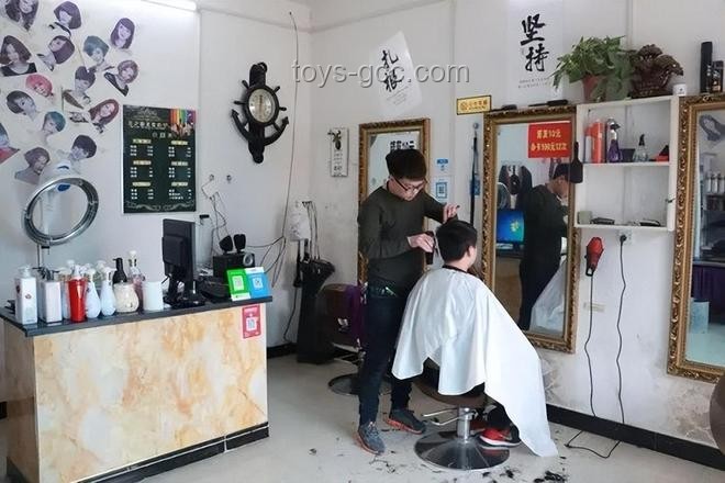**全国各地理发店倒闭潮：非电商冲击下的行业自我衰败解析**