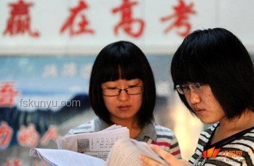 孩子成绩不佳，面对高考困境的家庭抉择