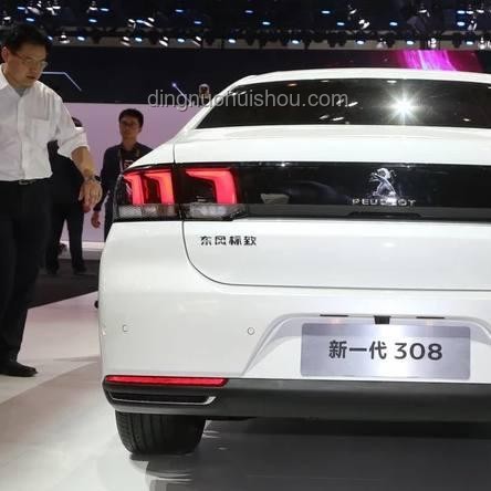 为什么有些门开关时易夹手？设计缺陷揭秘