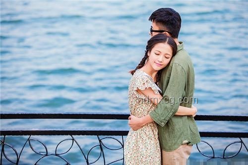 娶自己的发小VS娶其他伴侣：情感与生活的深度对比