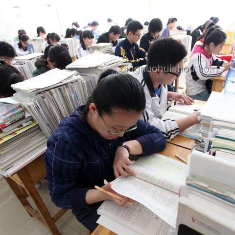 清华计算机入学教育：科研经验分享案例研究