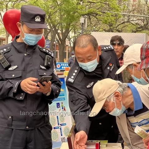 警民和谐奇遇记，懂王“解放”闹剧背后的真相