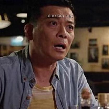 海浪下的誓言：用科技魔法在海边创新求婚