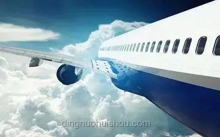 苏超新纪元：排面拉满，赛场空域飞机助阵引领体育营销新潮