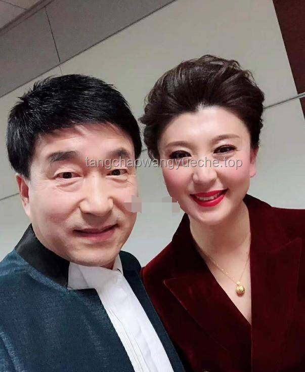 尔冬升父女年龄差引热议：跨代亲情与陪伴的价值